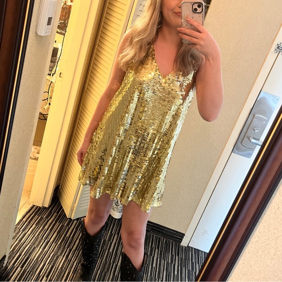 Gold sequin shift dress - Picture 3 of 3
